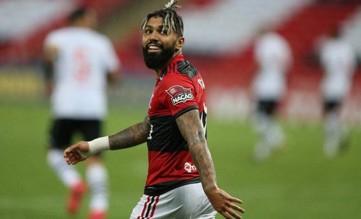 Vídeo: Gabigol trolla Ceni e finge irritação ao ser substituído em jogo do Flamengo