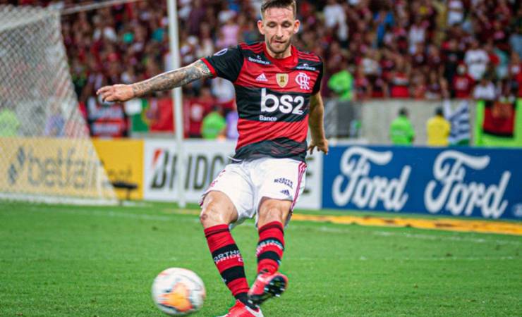 Léo Pereira, zagueiro do Flamengo, se envolve em acidente na Zona Oeste do Rio