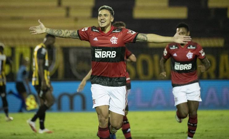 Pedro iguala Gabigol na artilharia do Flamengo na temporada