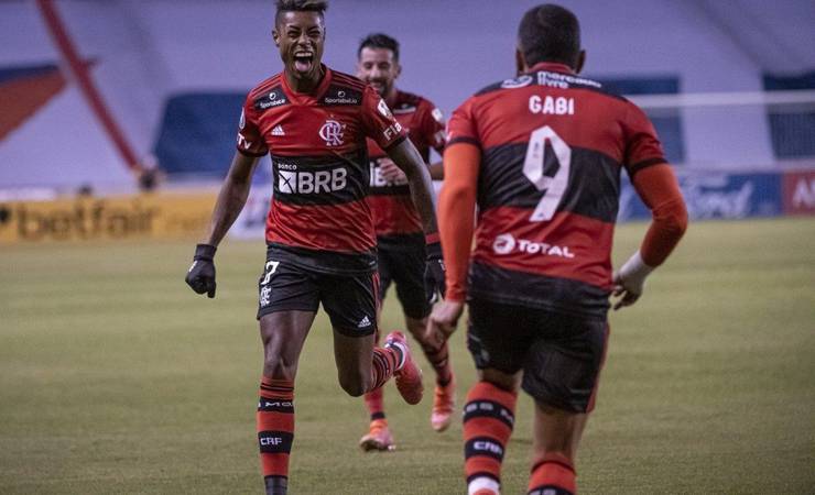 Fifa exalta gol de atacante do Flamengo contra a LDU e cita Prêmio Puskás