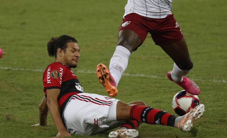 Arão, do Flamengo, é denunciado pela Conmebol e pode pegar gancho na Libertadores