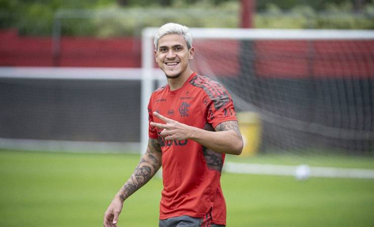 Ex-jogador que entrou na Justiça contra o Flamengo dispara após lesão de Pedro: 'Novamente põe em risco um atleta'