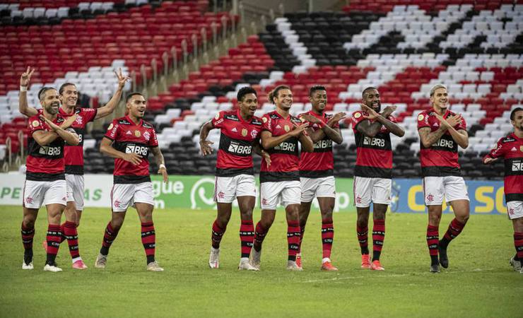 Na despedida de Gerson, Flamengo bate o Fortaleza e volta a vencer no Brasileirão