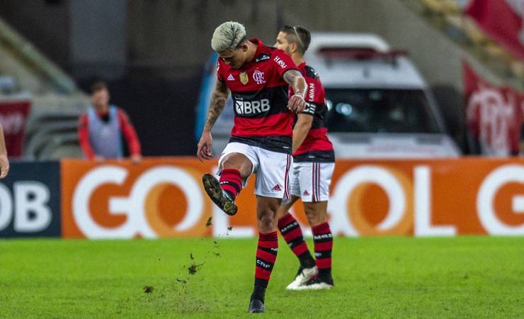 Comentarista cobra punição da diretoria do Flamengo a Pedro por irritação em substituição