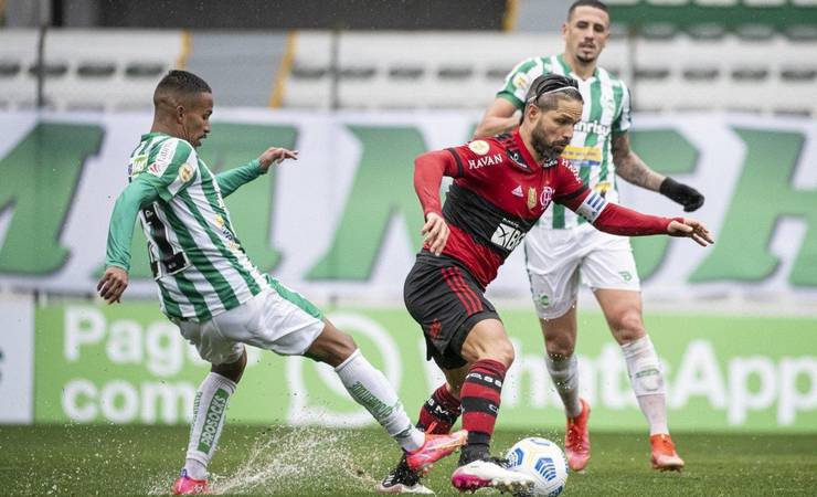 Com gramado encharcado, Flamengo perde para o Juventude em Caxias do Sul