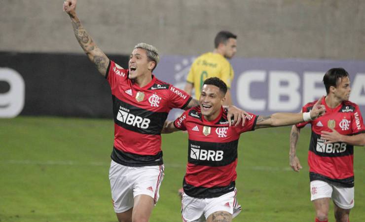 Apresentador da Band vê atuação tenebrosa e favorecimento da arbitragem em vitória do Flamengo
