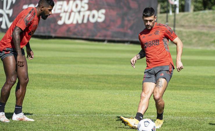Arrascaeta admite chance de atuar na Europa e revela torcida contra jogadores do Flamengo em final da Copa América