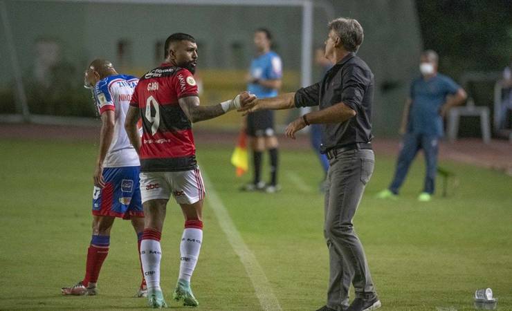 Comentarista minimiza trajetória de Renato Gaúcho e dispara: 'Não foi mais jogador que o Gabigol'