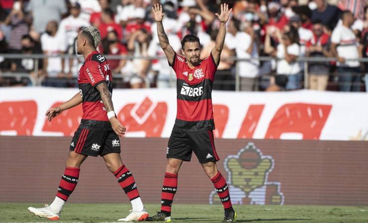 Dirigente do Goiás abre o jogo sobre venda do atacante Michael, do Flamengo, para clube árabe