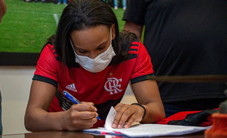 Flamengo renova com campeã olímpica até 2024