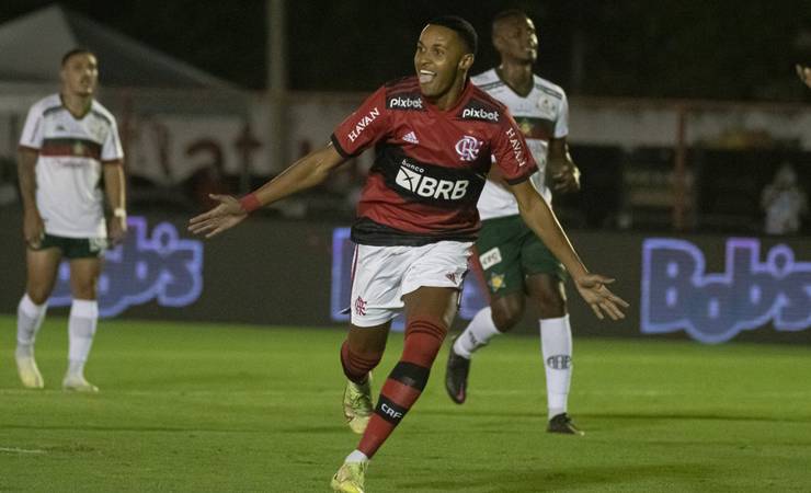 Lázaro vibra após primeiros gols pelo Flamengo: 'Sensação de alívio'