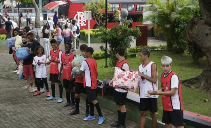 Flamengo envia seis toneladas de suprimentos para vítimas da chuva em Petrópolis