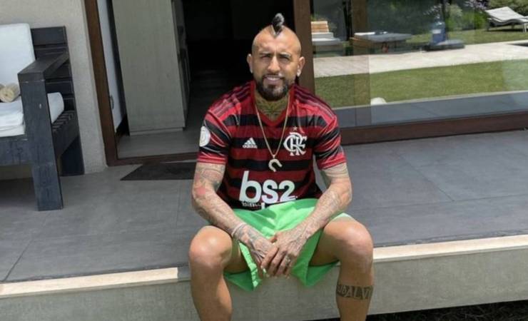 Vice do Flamengo confirma que buscou informações sobre o chileno Vidal