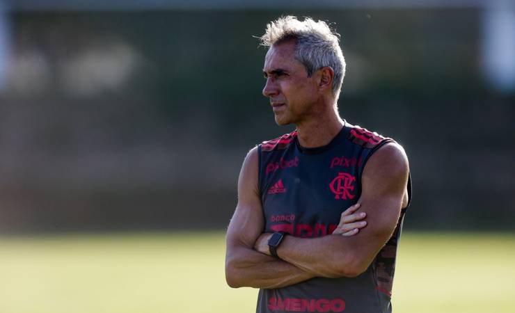Vídeo: Torcedor do Flamengo faz pergunta inusitada e surpreende Paulo Sousa