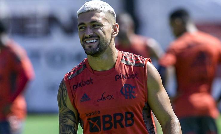 Flamengo freta voo para ter Arrascaeta e Isla em final contra o Fluminense