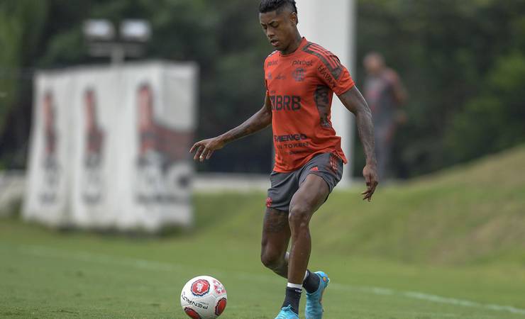 Flamengo confirma lesão no tendão do joelho direito de Bruno Henrique