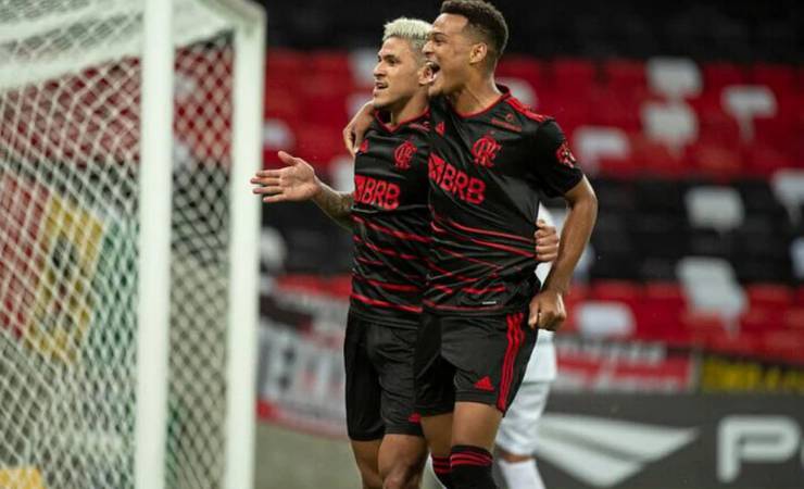 Ex-atacante do Flamengo se declara ao clube e relembra parceria com Gabigol e Pedro: 'Aprendi muito'