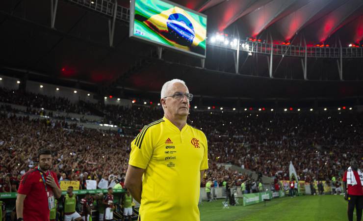 Dorival Júnior lamenta chances perdidas e admite 'descontrole' do Flamengo com arbitragem