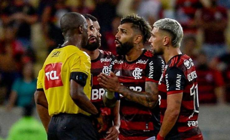 Repórter da Globo critica arbitragem de Flamengo e Athletico-PR: 'Não dá para terceirizar a culpa'