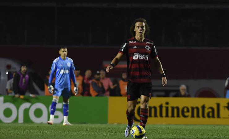 Com suspeita de hepatite viral, David Luiz vira preocupação no Flamengo