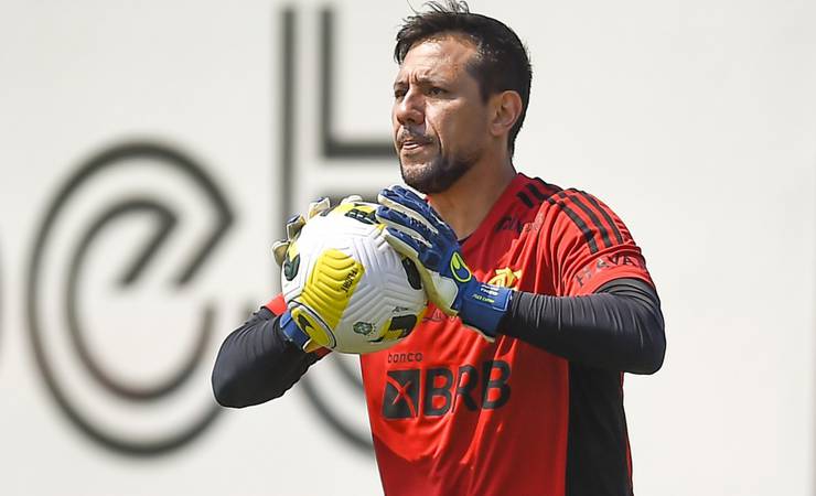 Diego Alves elogia Santos e fala sobre reserva no Flamengo: 'Não existe infelicidade'
