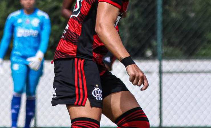 Crivelari traça objetivos pelo Flamengo: 'Ser campeã e fazer história'