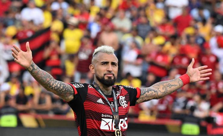 Vidal celebra título da Libertadores e vê Flamengo com condições de levantar Mundial
