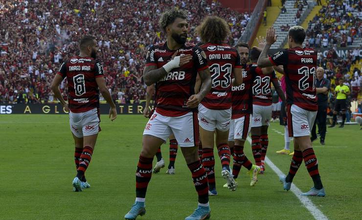 Gabigol decide novamente, Flamengo vence o Athletico-PR e conquista o tri da Libertadores