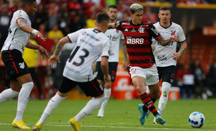 Artilheiro e melhor jogador, Pedro comemora título do Flamengo na Libertadores: 'Sonho de criança'