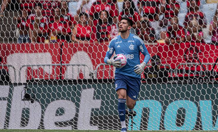 Rossi bate recorde de Diego Alves pelo Flamengo