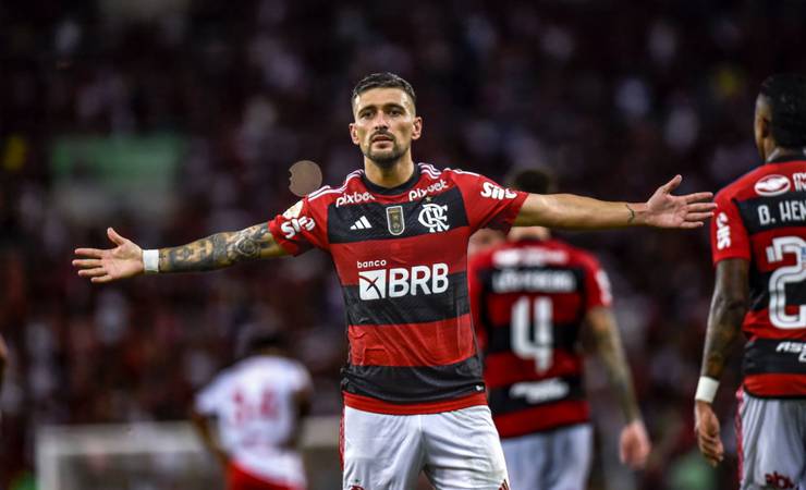 Arrascaeta vê Flamengo vivo na briga pela taça do Brasileiro: 'Temos que continuar nessa pegada'