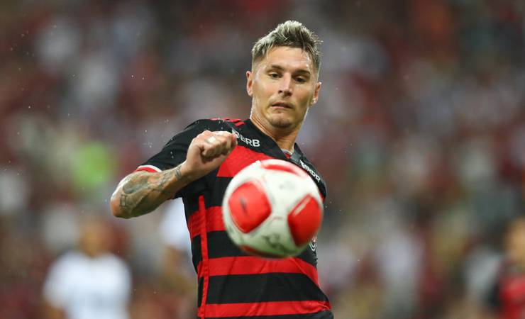 Varela revela pedido de Tite para o Flamengo: 'Manter time sem sofrer gol'