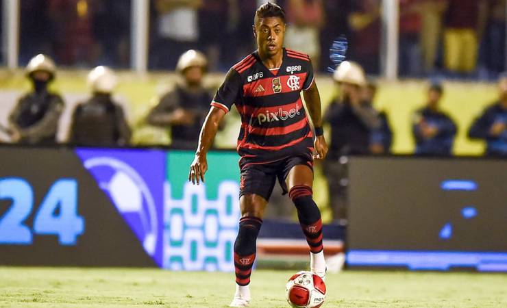 Flamengo: Bruno Henrique mostra corte que sofreu na boca em lance que gerou pênalti