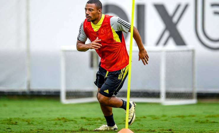 Após gol de falta, De La Cruz entra em lista seleta do elenco do Flamengo