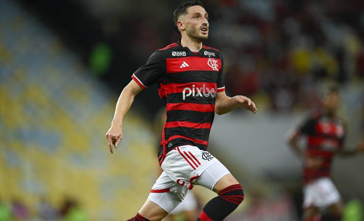 Viña celebra estreia pelo Flamengo e exalta o grupo: 'Está firme'