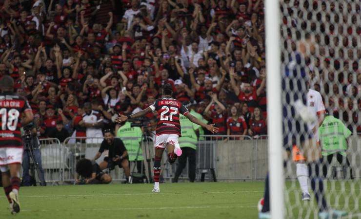 Bruno Henrique celebra mais um título pelo Flamengo: 'Eleva a moral'