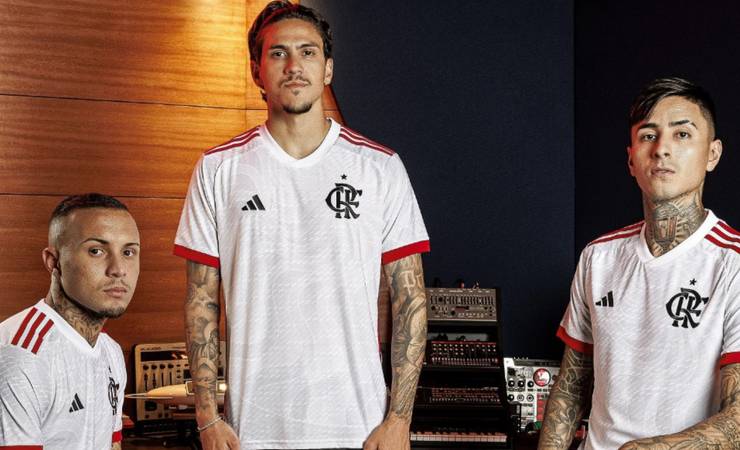 Flamengo marca data de reunião para discutir renovação com a Adidas