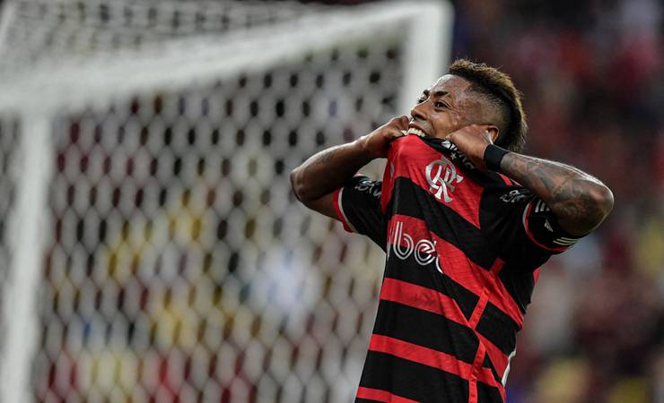 Bruno Henrique celebra vitória e exalta carinho da torcida do Flamengo: 'O maior clube'