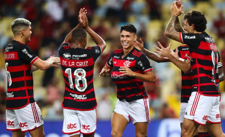 Flamengo mostra superioridade, convence e bate o São Paulo no Maracanã