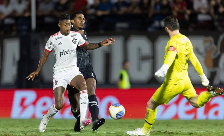 Bruno Henrique detona arbitragem após empate: 'Futebol está cada vez pior'