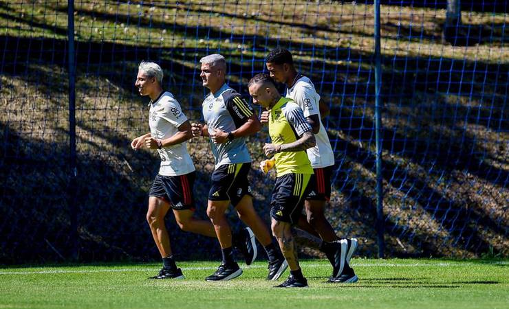 Desfalques do Flamengo contra o Bragantino, Arrascaeta e Cebolinha treinam em Atibaia