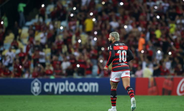 Diretoria do Flamengo multa e tira camisa 10 de Gabigol