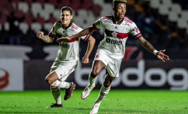 Bruno Henrique comemora evolução do Flamengo com Domènec Torrent: 'Cada vez melhor'