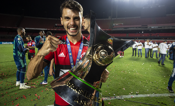 Rodrigo Caio projeta mais títulos pelo Flamengo: 'Eu vivo pela adrenalina de competir'