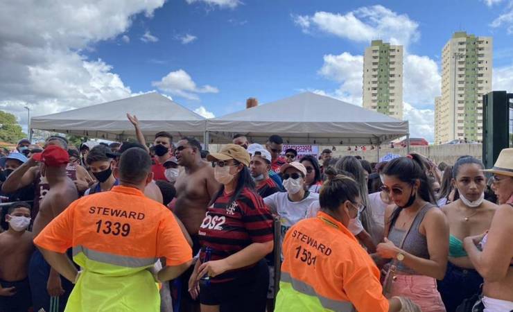 Supercopa: flamenguistas são barrados tentando entrar em setor para atleticanos