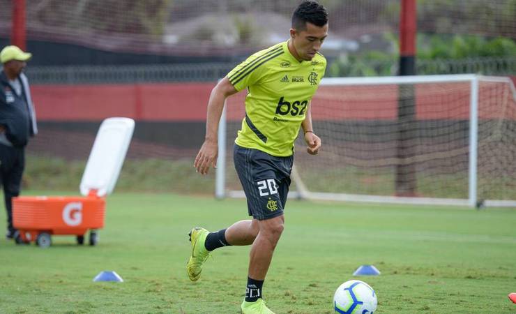 Flamengo se aproxima da venda de Uribe ao Santos