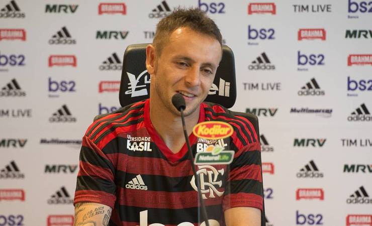 Bayern queria renovar com Rafinha, mas desejo e influências o levaram ao Flamengo