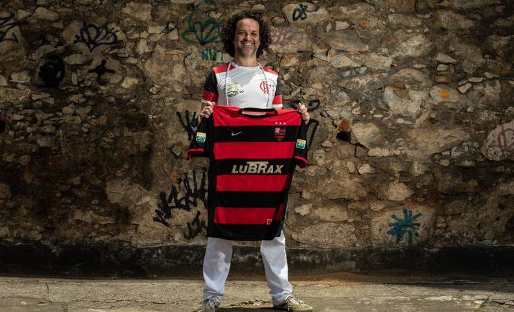 Este torcedor do Flamengo não pode vestir a camisa rubro-negra. O motivo? A religião