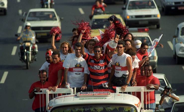 'Estava na hora de eu voltar a ser feliz', diz Romário sobre vinda para o Flamengo em 95