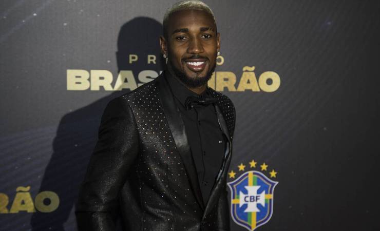 Interessado em Gerson, Tottenham busca saber quanto custa meia do Flamengo